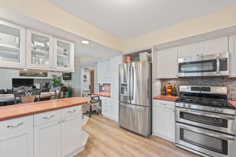 Tiny photo for 2245 Tanglewood Drive, Aurora, IL 60506 (MLS # 12600695)