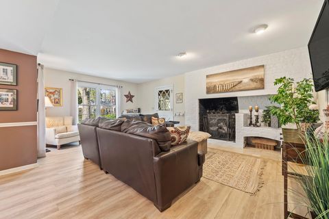 Tiny photo for 2245 Tanglewood Drive, Aurora, IL 60506 (MLS # 12600695)