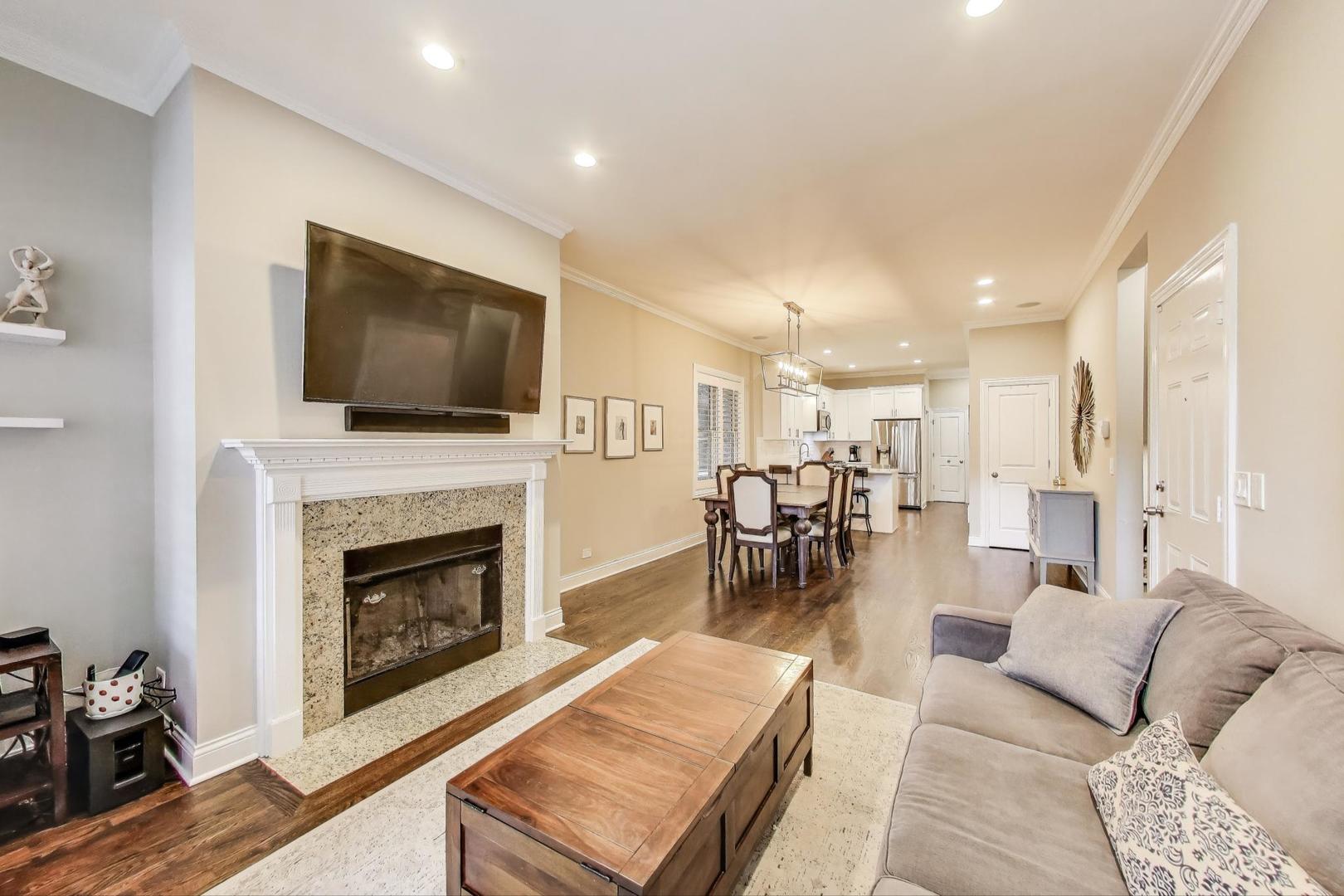 917 W Altgeld Street 1