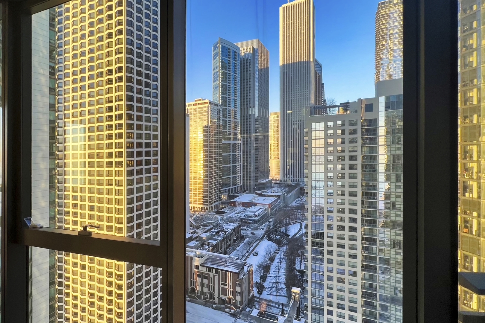 211 N Harbor Drive 2101