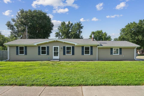 Tiny photo for 1929 Tanglefoot Lane, Bettendorf, IA 52722 (MLS # 12704031)