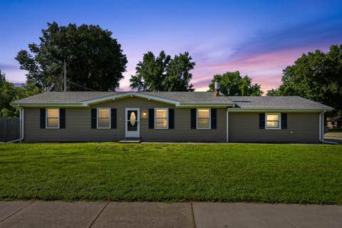 Photo of 1929 Tanglefoot Lane, Bettendorf, IA 52722 (MLS # 12704031)