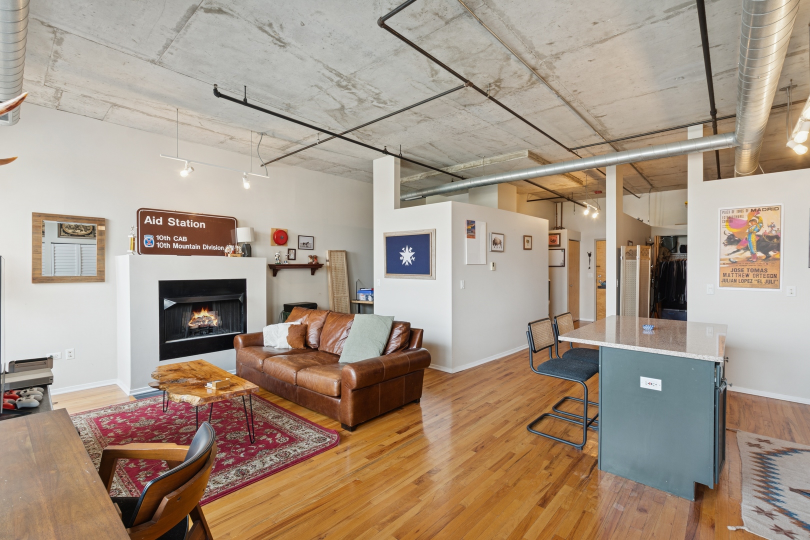 6 S Laflin Street 518