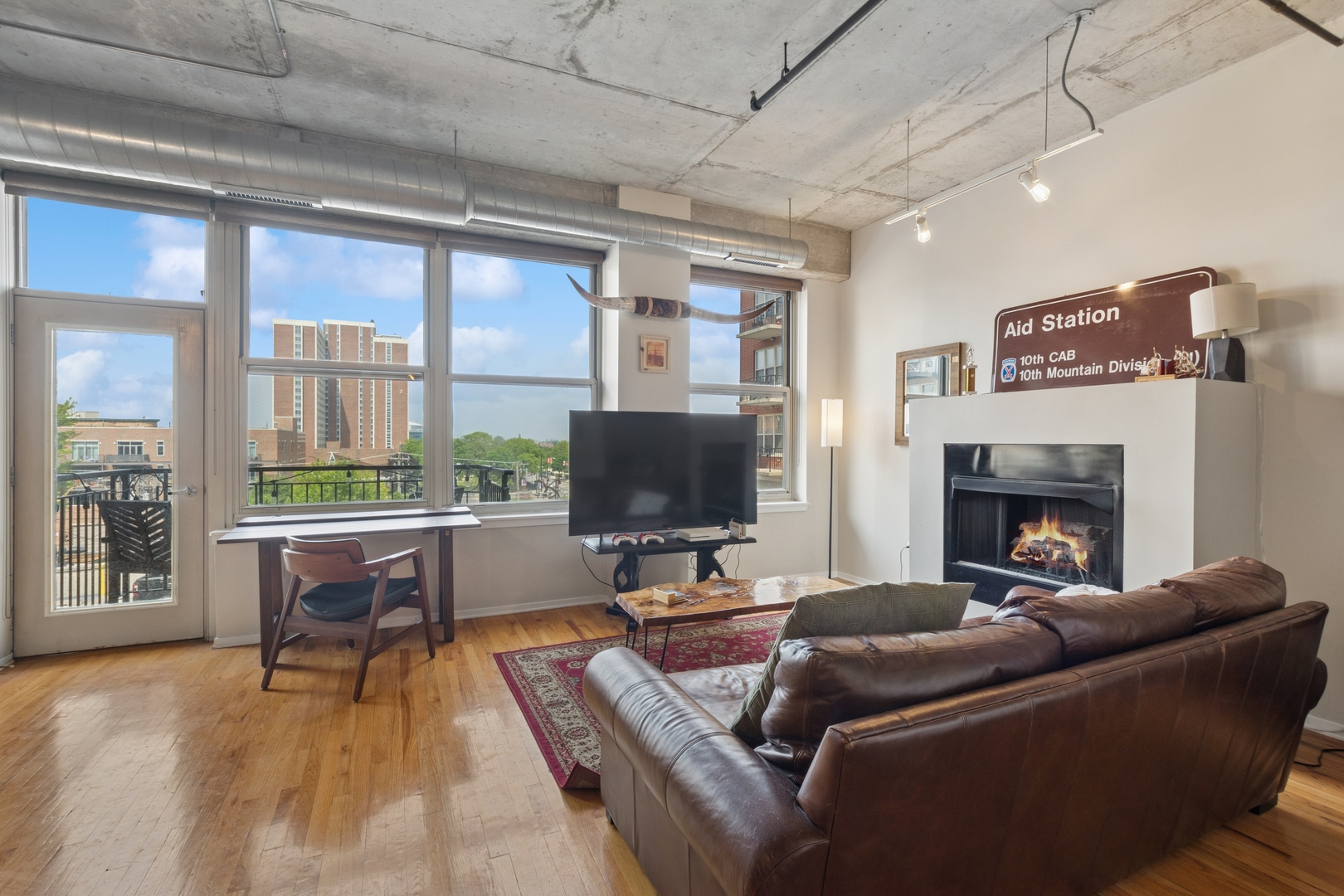 6 S Laflin Street 518