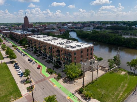 Photo of 160 S River Street #112, Aurora, IL 60506 (MLS # 12058640)