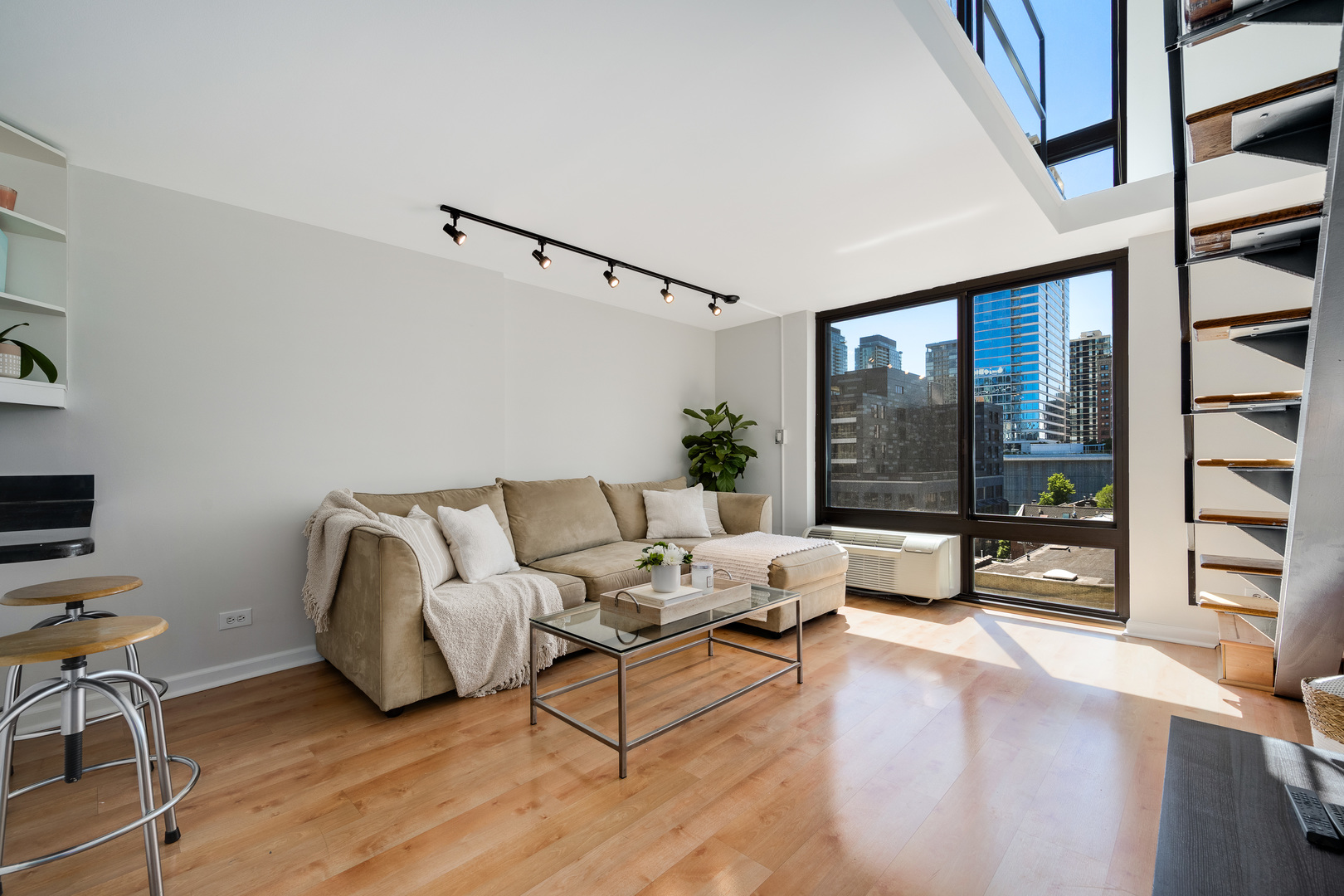 1221 N Dearborn Street 601S