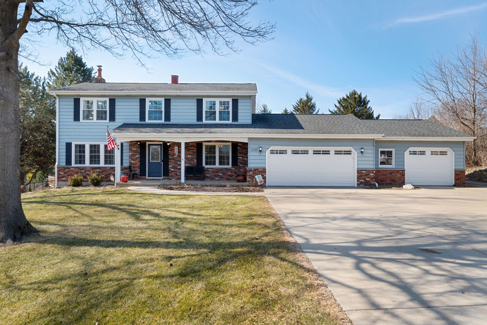 27942 N Lakeview Circle