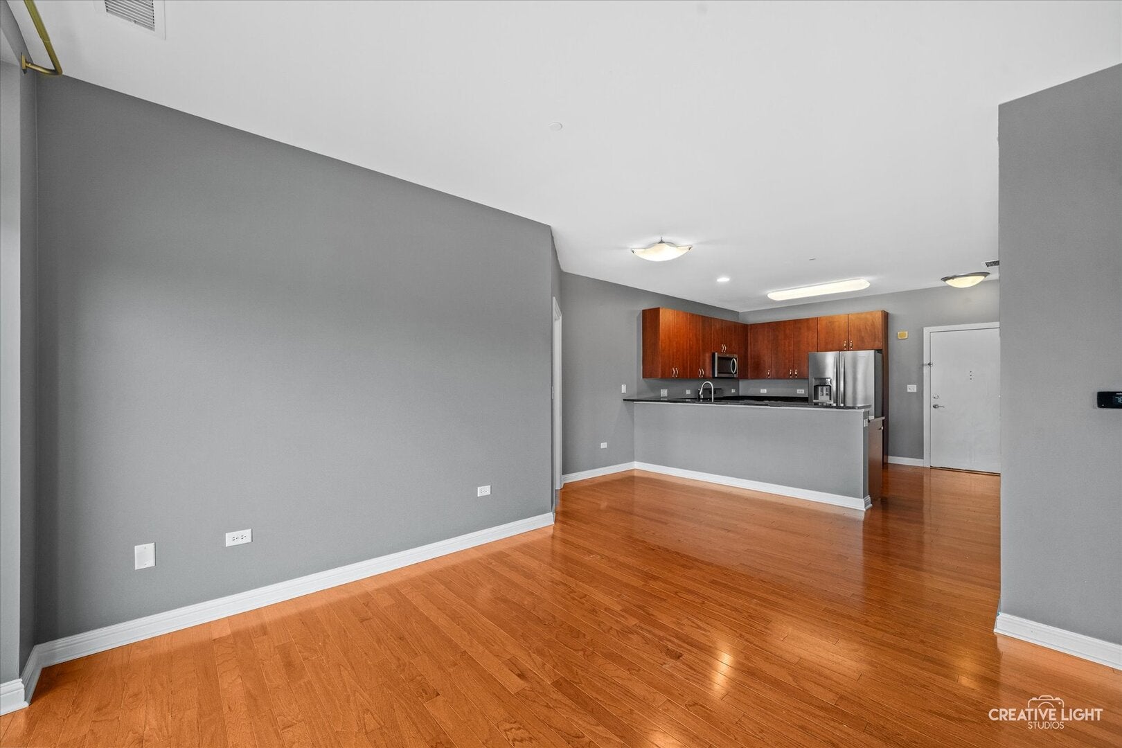 160 S River Street 206
