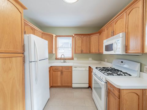 Tiny photo for 5831 W 89th Street, Oak Lawn, IL 60453 (MLS # 12555559)