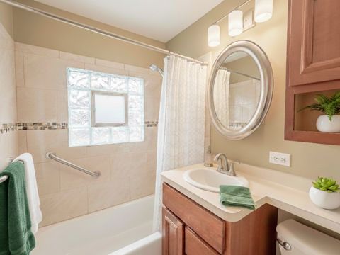 Tiny photo for 5831 W 89th Street, Oak Lawn, IL 60453 (MLS # 12555559)