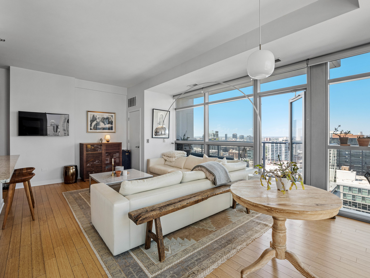303 W OHIO Street 2202