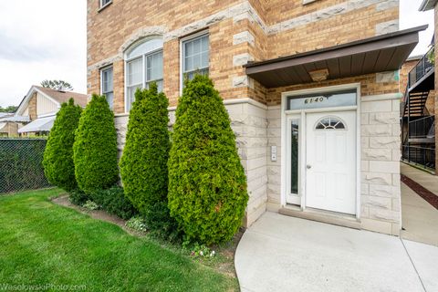 Tiny photo for 6140 W Gunnison Street #3, Chicago, IL 60630 (MLS # 12615939)