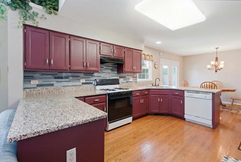Tiny photo for 608 Lindsay Circle, North Aurora, IL 60542 (MLS # 12684835)
