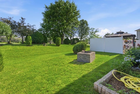 Tiny photo for 608 Lindsay Circle, North Aurora, IL 60542 (MLS # 12684835)