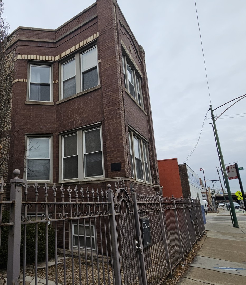 3054 N Kedzie Avenue 1F