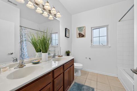 Tiny photo for 16 W 36th Street #3, Chicago, IL 60609 (MLS # 12627182)