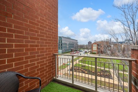 Tiny photo for 16 W 36th Street #3, Chicago, IL 60609 (MLS # 12627182)