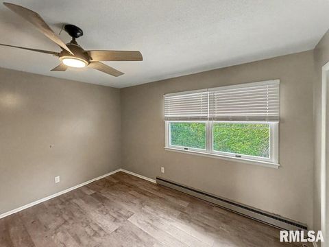 Tiny photo for 39 Butternut Hill Drive, Carbondale, IL 52903 (MLS # QC4268004)