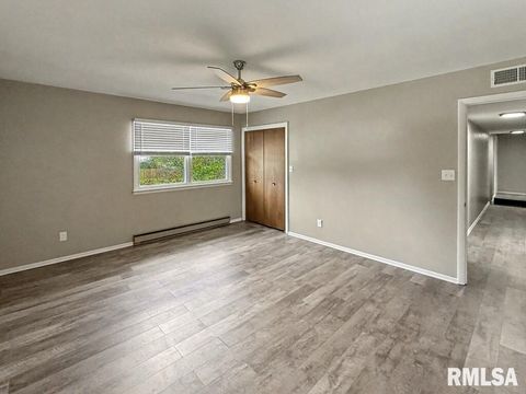 Tiny photo for 39 Butternut Hill Drive, Carbondale, IL 52903 (MLS # QC4268004)