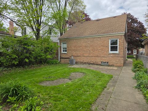 Tiny photo for 2012 DOBSON Street, Evanston, IL 60202 (MLS # 12639992)