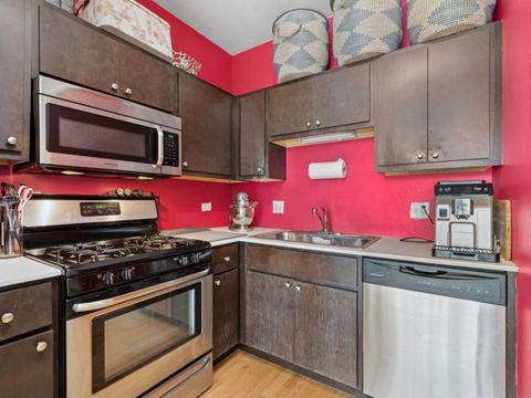 Tiny photo for 454 W Oak Street #3, Chicago, IL 60610 (MLS # 12500632)