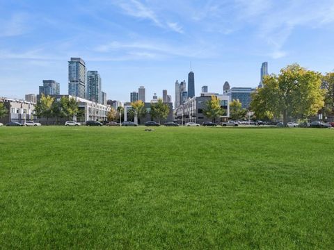 Tiny photo for 454 W Oak Street #3, Chicago, IL 60610 (MLS # 12500632)
