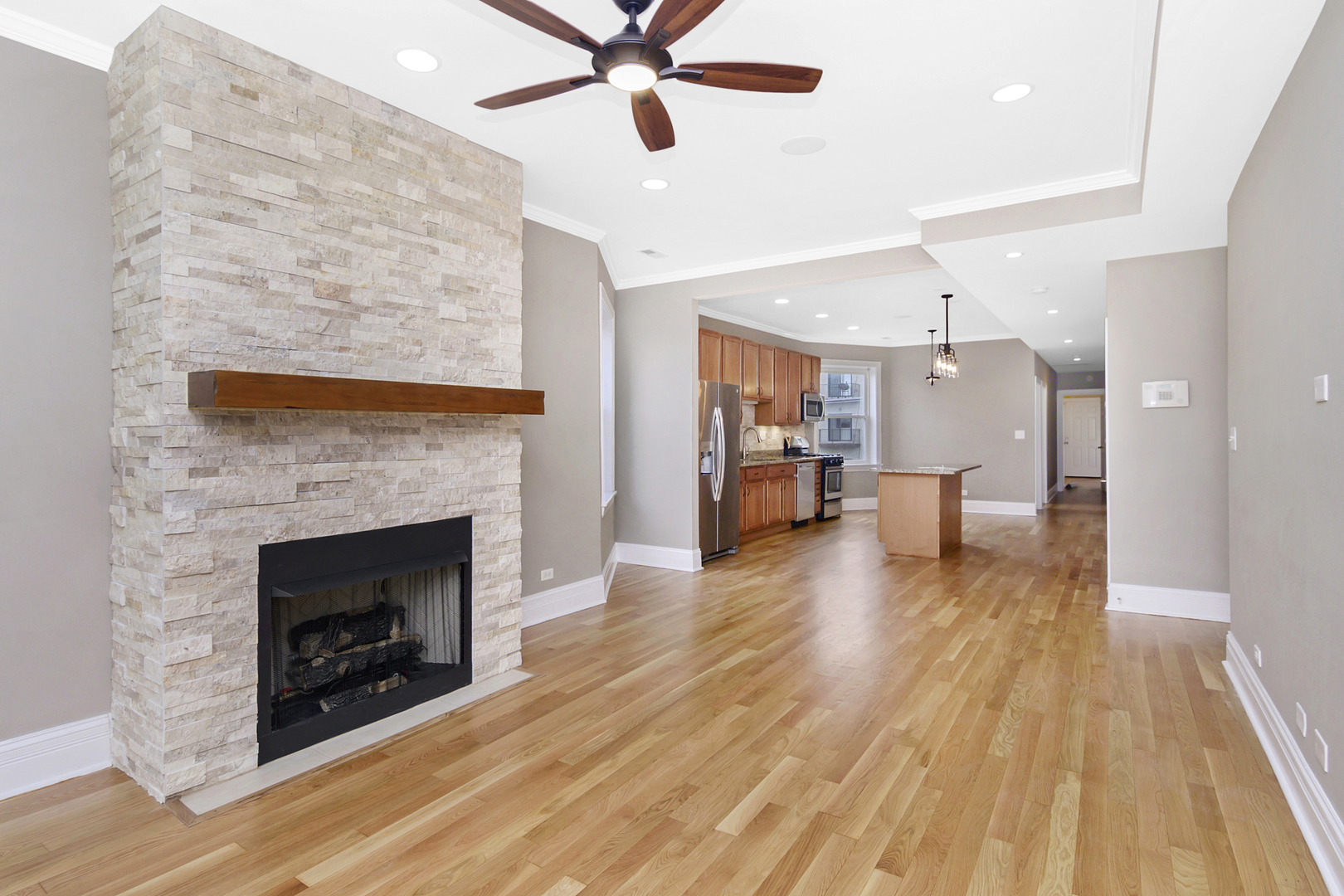 4918 S Saint Lawrence Avenue 3