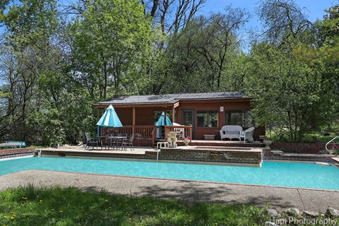 Tiny photo for 23 W County Line Road, Barrington Hills, IL 60010 (MLS # 12637923)