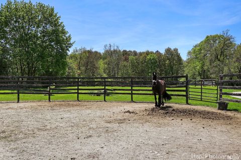 Tiny photo for 23 W County Line Road, Barrington Hills, IL 60010 (MLS # 12637923)