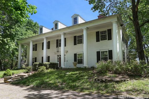 Tiny photo for 23 W County Line Road, Barrington Hills, IL 60010 (MLS # 12637923)