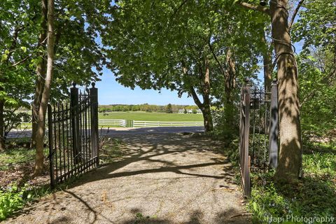 Tiny photo for 23 W County Line Road, Barrington Hills, IL 60010 (MLS # 12637923)