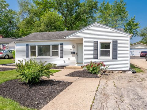 Tiny photo for 52 S Hawthorne Boulevard, Mundelein, IL 60060 (MLS # 12384499)
