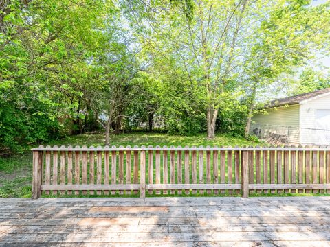 Tiny photo for 52 S Hawthorne Boulevard, Mundelein, IL 60060 (MLS # 12384499)