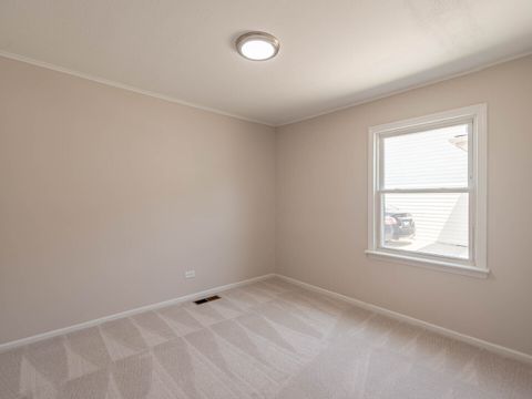 Tiny photo for 52 S Hawthorne Boulevard, Mundelein, IL 60060 (MLS # 12384499)
