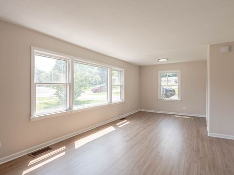 Tiny photo for 52 S Hawthorne Boulevard, Mundelein, IL 60060 (MLS # 12384499)