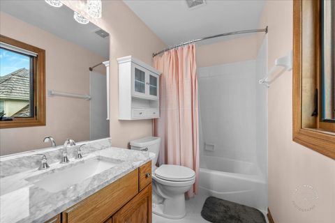 Tiny photo for 36 Oak Bluff Court, Naperville, IL 60565 (MLS # 12409293)