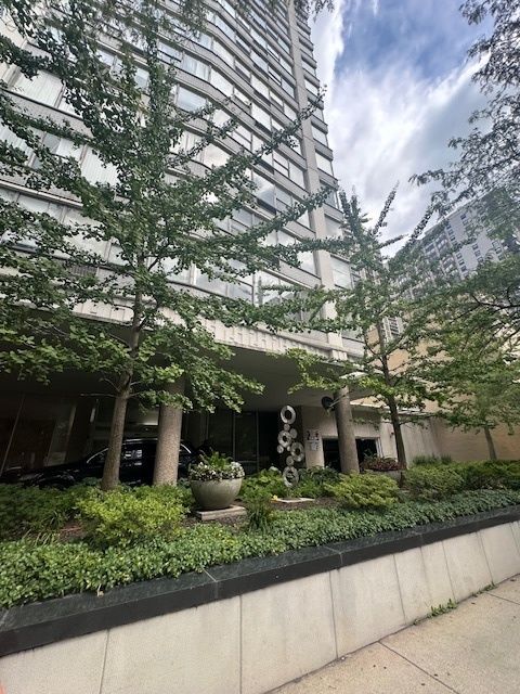 Photo of 5757 N Sheridan Road #18J, Chicago, IL 60660 (MLS # 12478118)