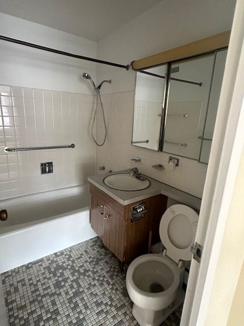 Tiny photo for 5757 N Sheridan Road #18J, Chicago, IL 60660 (MLS # 12478118)