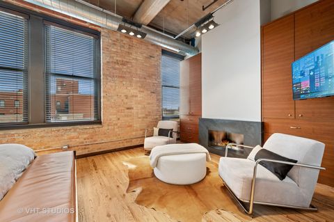 Tiny photo for 1327 W WASHINGTON Boulevard #5CD, Chicago, IL 60607 (MLS # 12511056)