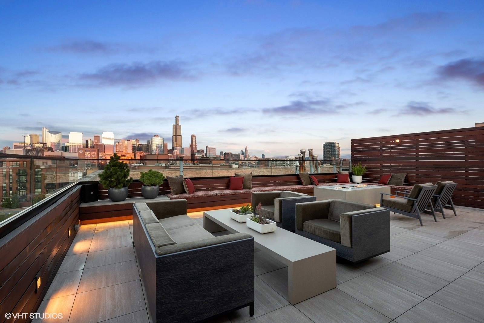 1327 W WASHINGTON Boulevard 5CD