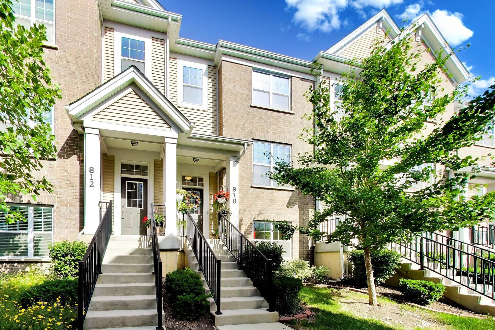 810 Lexington Circle W