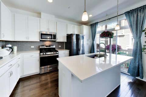 Tiny photo for 810 Lexington Circle W, Des Plaines, IL 60016 (MLS # 12695816)