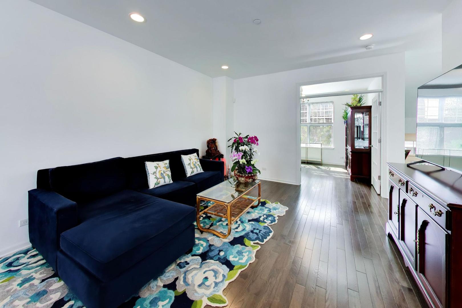 810 Lexington Circle W