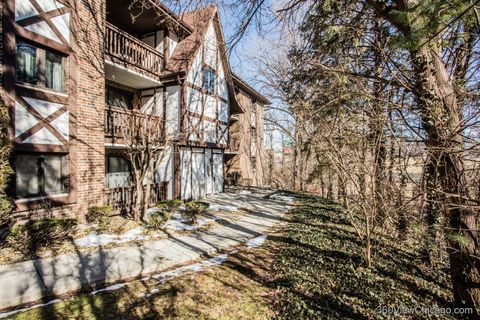 Tiny photo for 8415 W 95th Street #24, Hickory Hills, IL 60457 (MLS # 12565877)