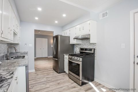 Tiny photo for 8415 W 95th Street #24, Hickory Hills, IL 60457 (MLS # 12565877)