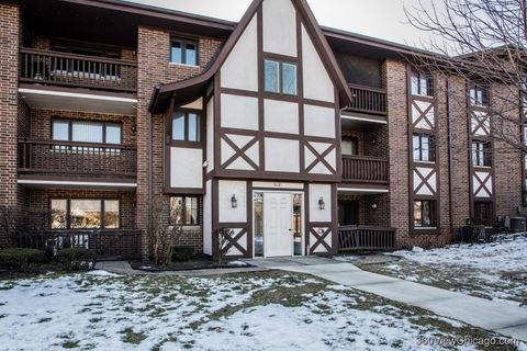 Tiny photo for 8415 W 95th Street #24, Hickory Hills, IL 60457 (MLS # 12565877)