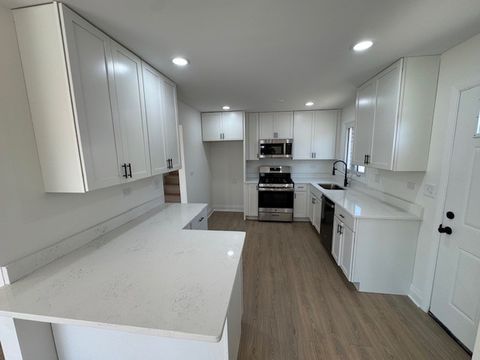 Tiny photo for 870 E Thacker Street, Des Plaines, IL 60016 (MLS # 12599486)