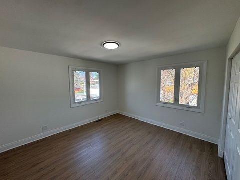 Tiny photo for 870 E Thacker Street, Des Plaines, IL 60016 (MLS # 12599486)