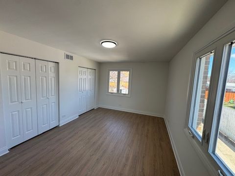 Tiny photo for 870 E Thacker Street, Des Plaines, IL 60016 (MLS # 12599486)