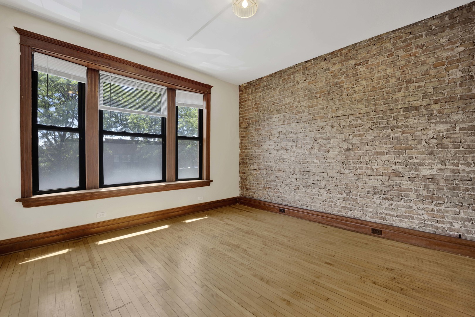 1404 W Flournoy Street 3